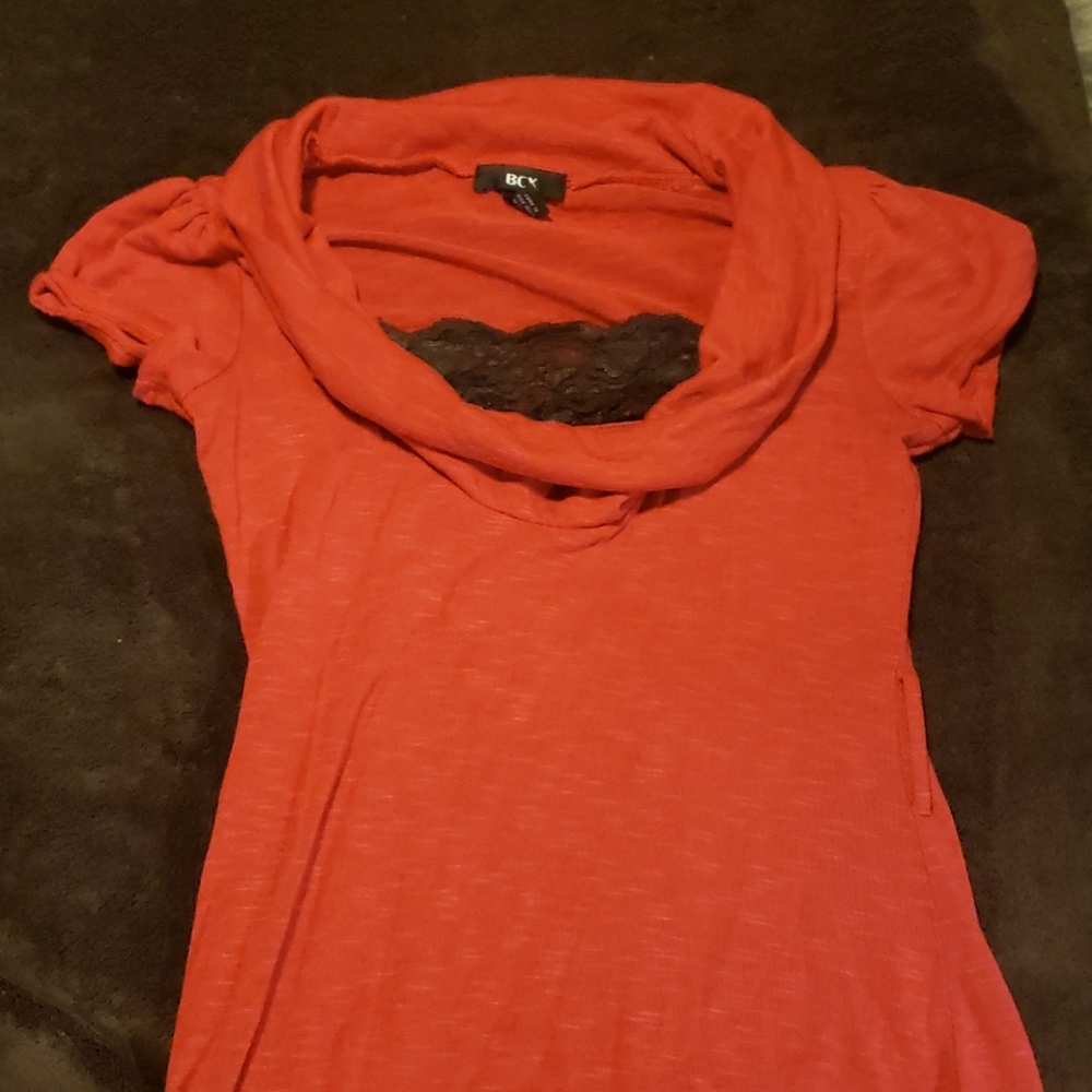 Short sleeve scoop neck shirt